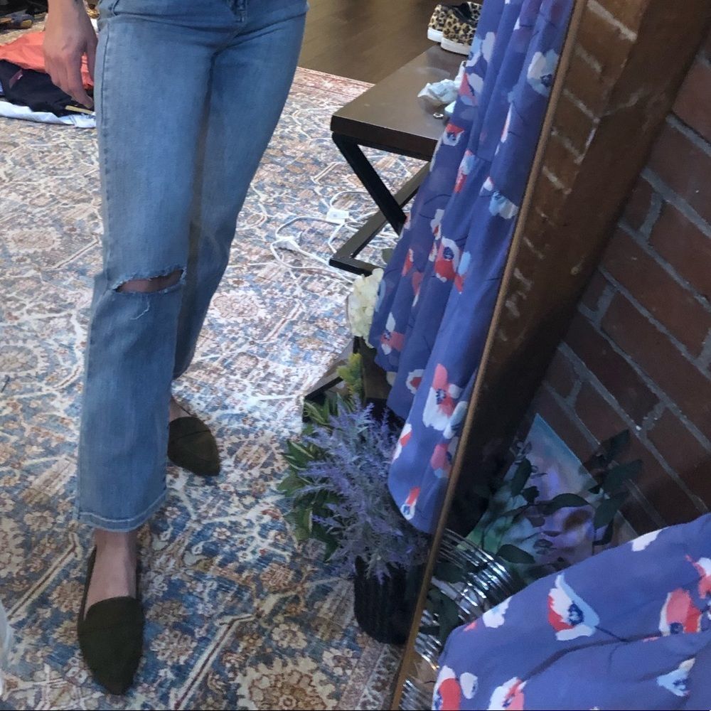 Boyfriend sneek peek size 5 jeans; worn once ( one rip in knee bought that way! - Picture 6 of 10